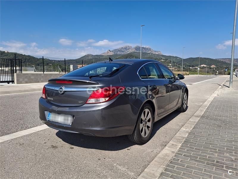Usado Opel Insignia Edition 130 CV (95 kW) 2010 Negro Berlina