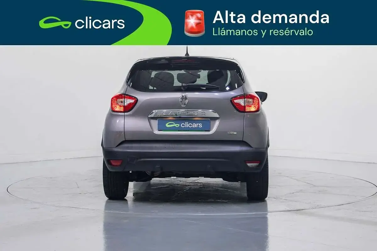 Usado Renault Captur Zen 110 CV (80 kW) 2017 Gris SUV