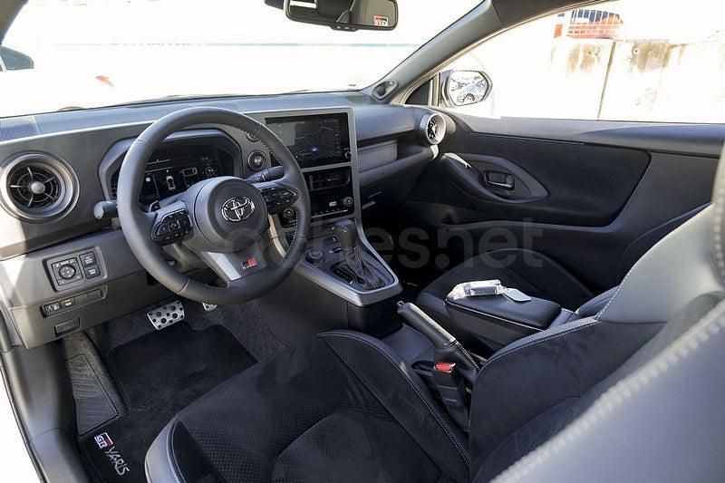 Usado Toyota Yaris 280 CV (205 kW) 2024 Blanco Berlina