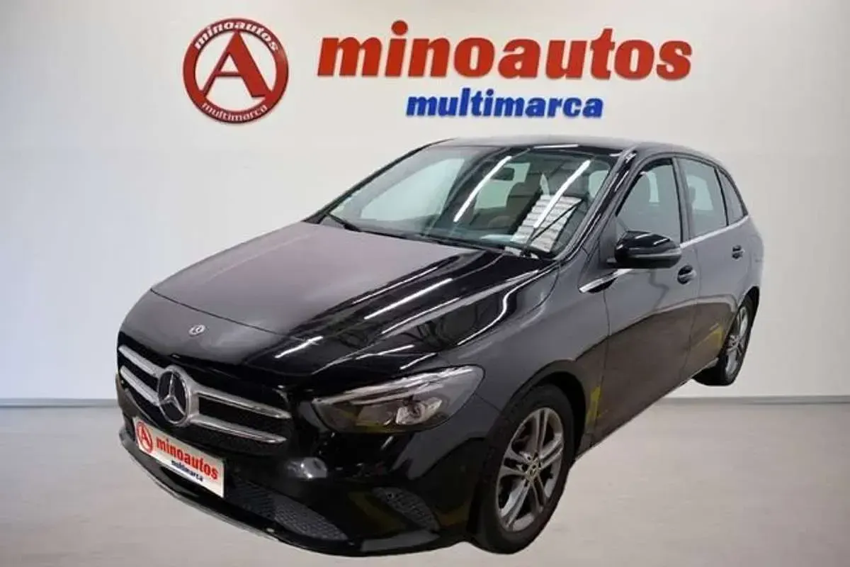 Usado Mercedes B180 Business 116 CV (85 kW) 2020 Negro Utilitario