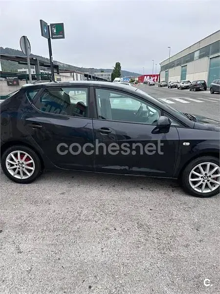 Usado Seat Ibiza Reference 75 CV (55 kW) 2010 Negro Berlina
