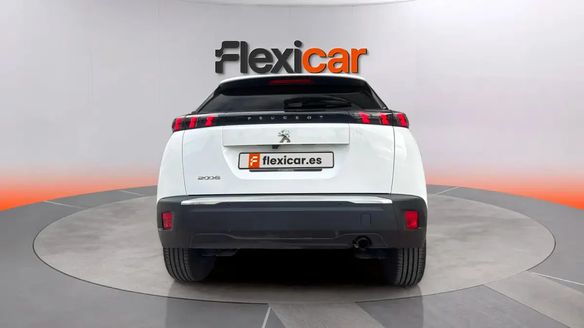 Usado Peugeot 2008 Allure 101 CV (74 kW) 2021 Blanco SUV