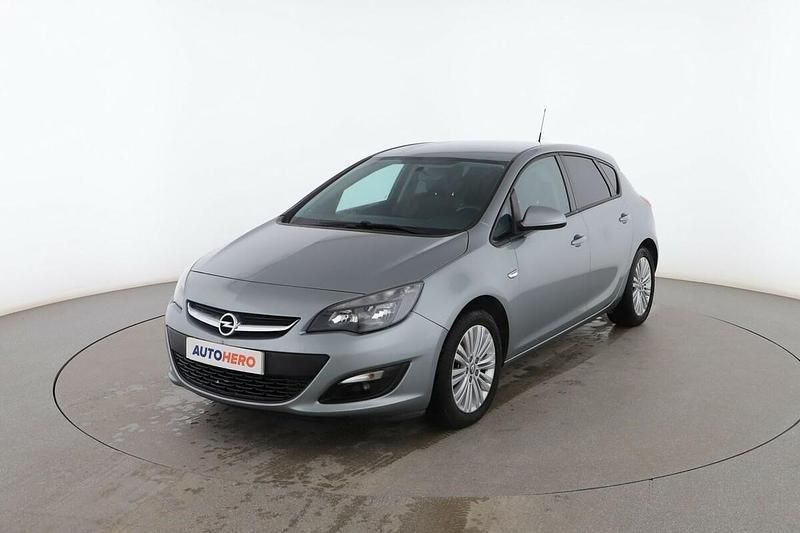Gris Usado 2015 Opel Astra Selective Utilitario | 8999 € (Precio justo) - Imagen 1/2