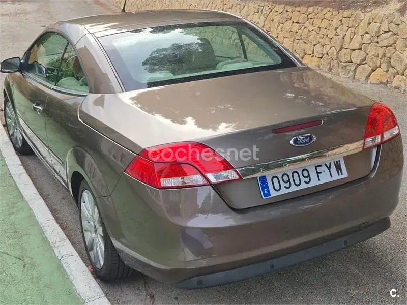 Usado Ford Focus Cabriolet Titanium 136 CV (100 kW) 2007 Gris / plata Descapotable