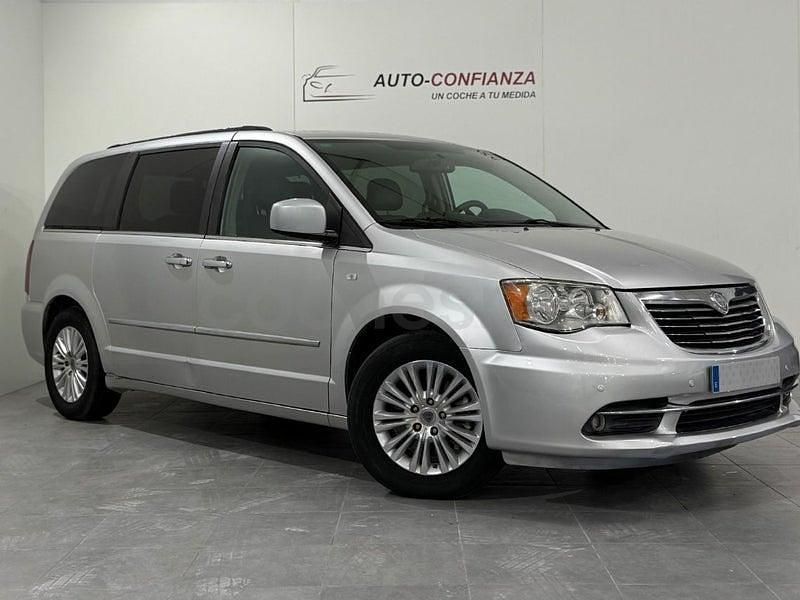 Usado Lancia Voyager Platinum 178 CV (130 kW) 2013 Gris / plata Monovolumen