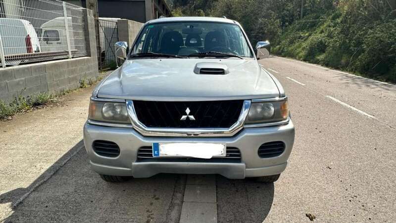 Plateado Usado 2004 Mitsubishi Montero SUV | 5700 € - Imagen 1/4