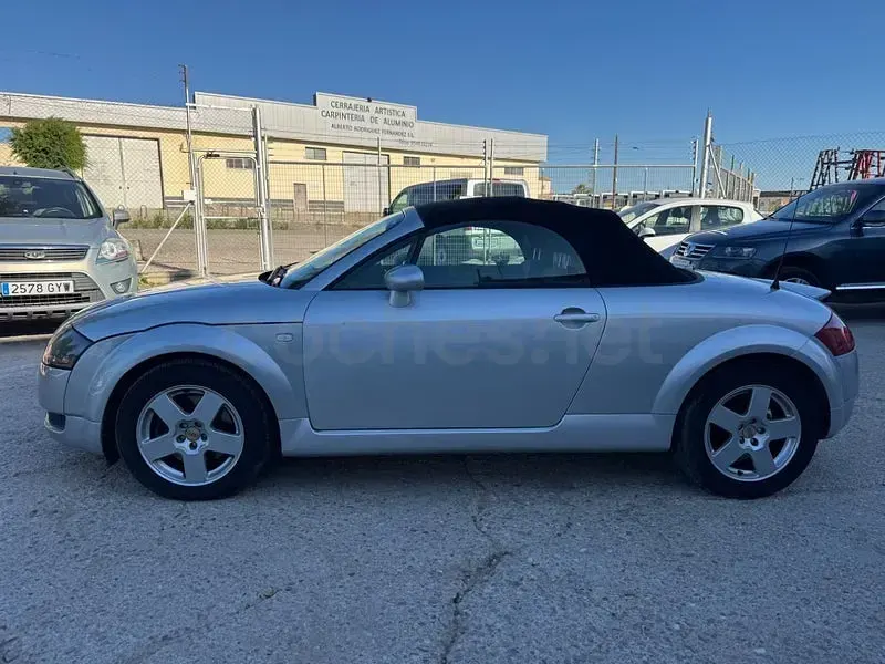Usado Audi TT Roadster 150 CV (110 kW) 2002 Gris / plata Descapotable