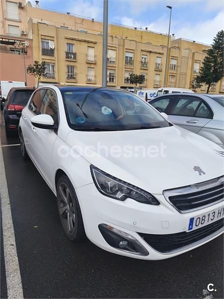 Usado Peugeot 308 Allure 130 CV (95 kW) 2014 Blanco Berlina