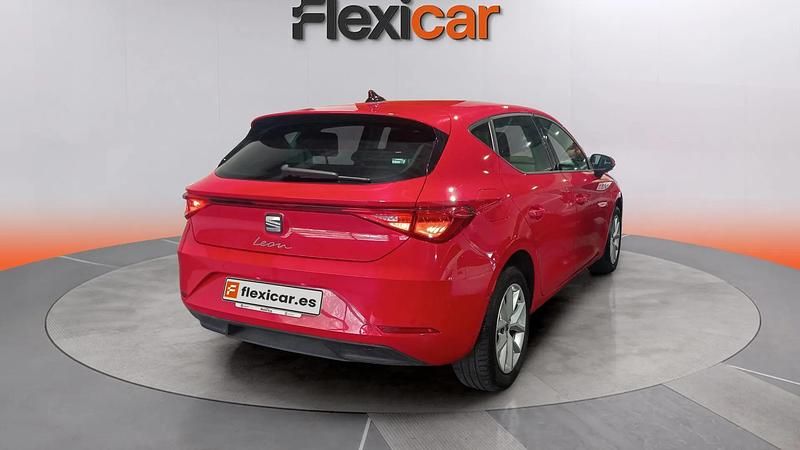 Usado Seat Leon Style 110 CV (80 kW) 2024 Rojo Berlina