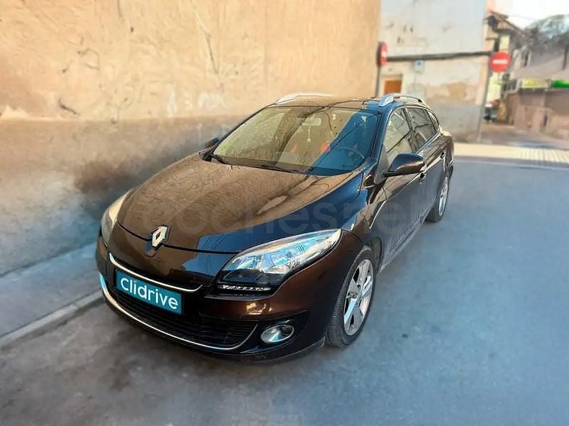 Usado Renault Mégane Dynamique 130 CV (95 kW) 2012 Marrón Berlina