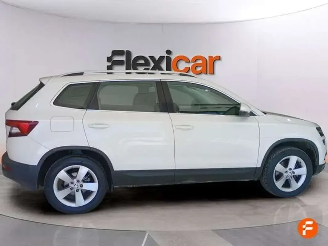 Usado Skoda Karoq Ambition 150 CV (110 kW) 2021 Blanco SUV