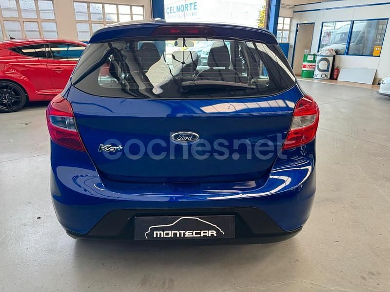 Usado Ford Ka Plus Ultimate 85 CV (62 kW) 2016 Azul Utilitario