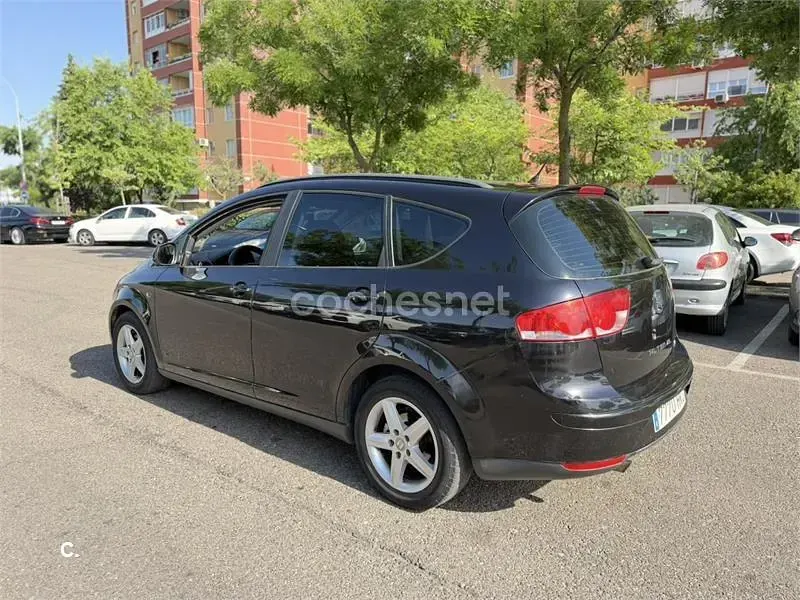 Usado Seat Altea XL Style 105 CV (77 kW) 2012 Negro Monovolumen