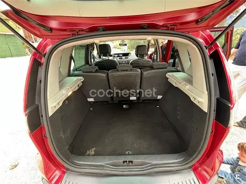 Usado Renault Scenic E-Tech Dynamique 110 CV (80 kW) 2011 Rojo Monovolumen