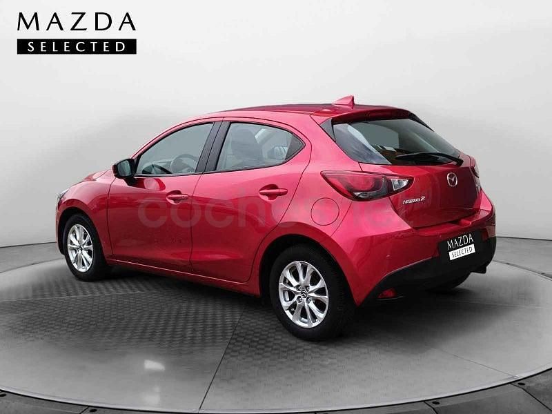Usado Mazda 2 Style 75 CV (55 kW) 2017 Rojo Berlina