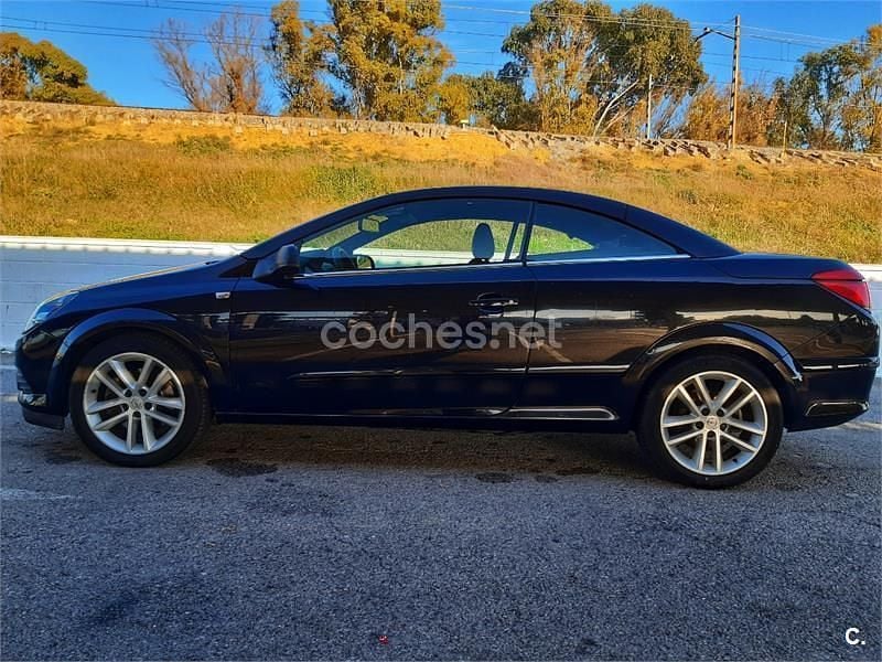 Usado Opel Astra Cabriolet Cosmo 150 CV (110 kW) 2008 Negro Descapotable