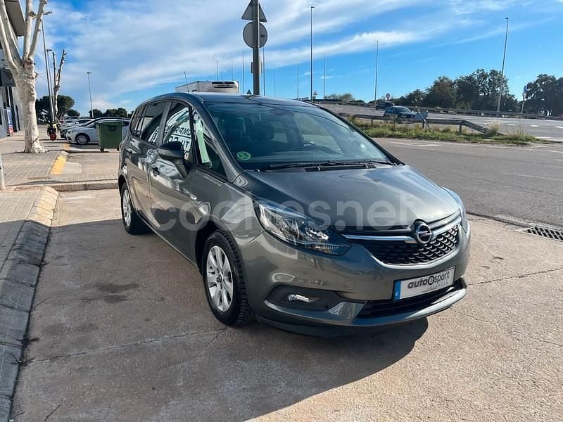 Usado Opel Zafira Family 140 CV (102 kW) 2018 Gris / plata Monovolumen