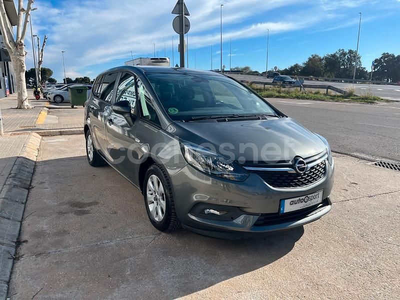 Usado Opel Zafira Family 140 CV (102 kW) 2018 Gris / plata Monovolumen