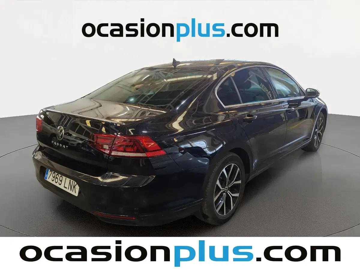 Usado VW Passat Executive 150 CV (110 kW) 2021 Negro Berlina