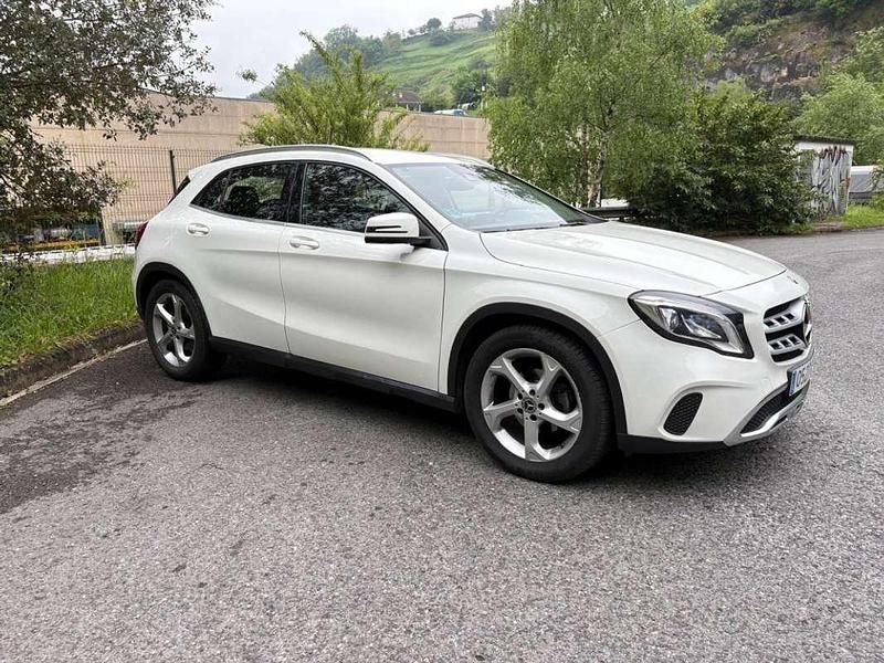 Usado Mercedes GLA180 Urban 122 CV (89 kW) 2018 Blanco SUV