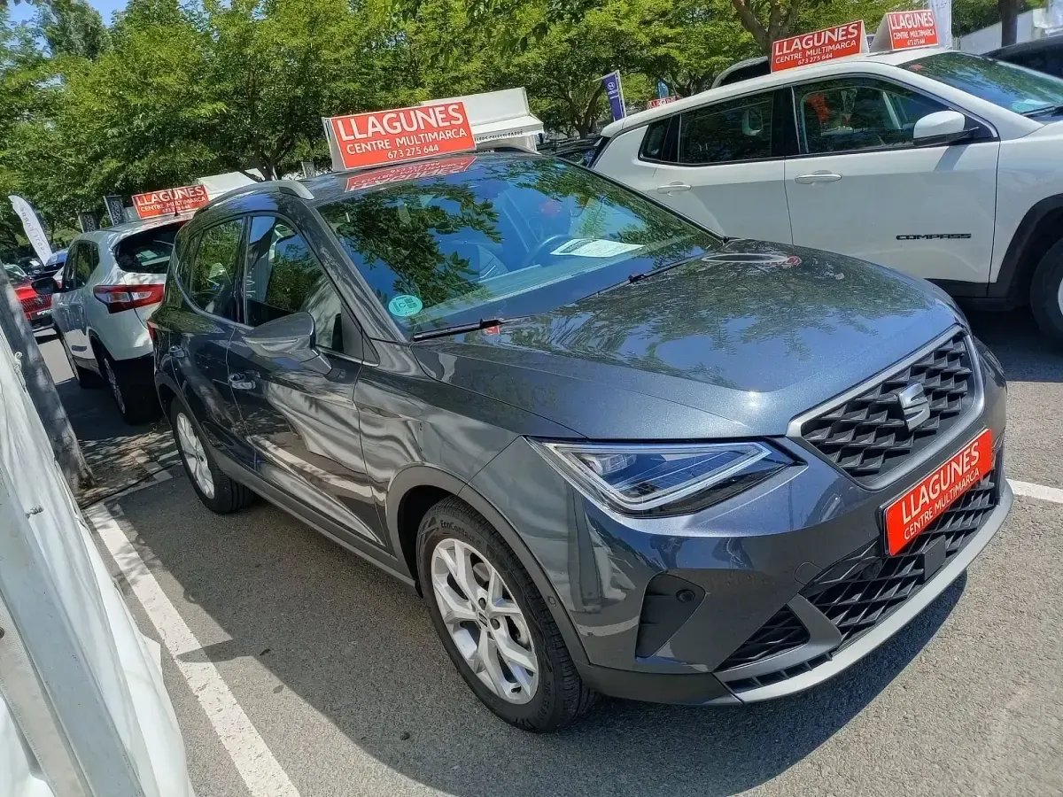 Usado Seat Arona FR 116 CV (85 kW) 2024 Gris SUV