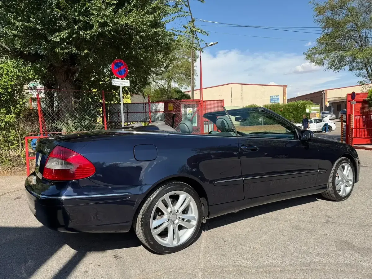 Usado Mercedes CLK320 Avantgarde 224 CV (164 kW) 2009 Azul Descapotable