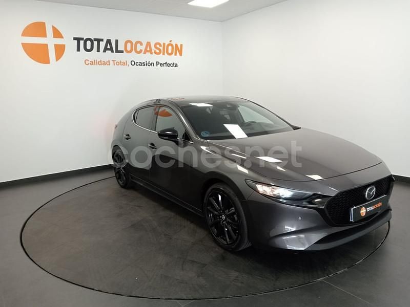 Gris / plata Usado 2022 Mazda 3 Homura-Line Berlina | 24.490 € (Caro) - Imagen 1/4