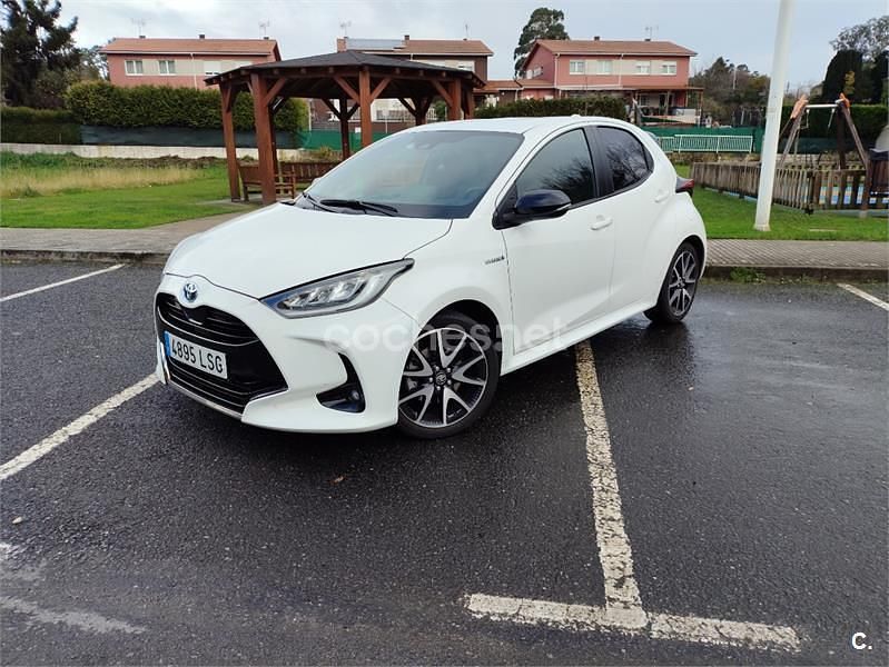 Blanco Usado 2021 Toyota Yaris Hybrid Style Berlina | 19.000 € (Precio justo) - Imagen 1/4