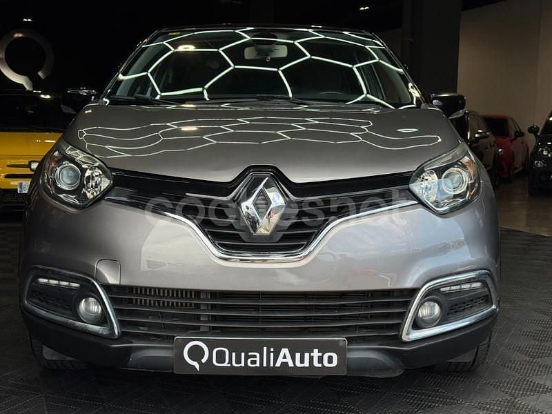 Usado Renault Captur Zen 90 CV (66 kW) 2016 Gris / plata SUV
