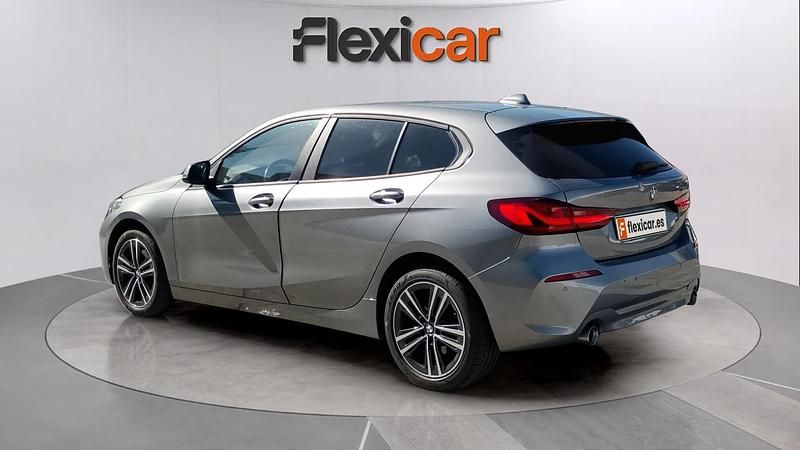 Usado BMW 118 Comfort Edition 150 CV (110 kW) 2022 Gris Utilitario