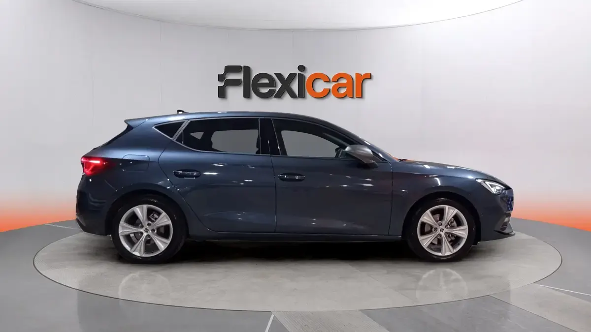 Usado Seat Leon FR 150 CV (110 kW) 2025 Gris Berlina