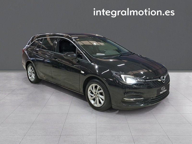 Usado Opel Astra Elegance 130 CV (95 kW) 2021 Negro Berlina