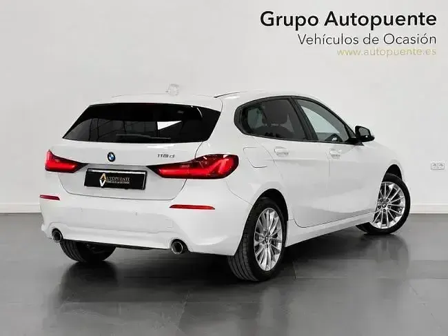 Usado BMW 118 Comfort Edition 150 CV (110 kW) 2021 Blanco Berlina