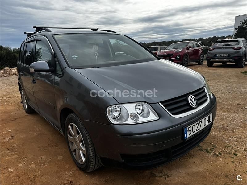 Usado VW Touran Advance 100 CV (73 kW) 2005 Gris / plata Monovolumen