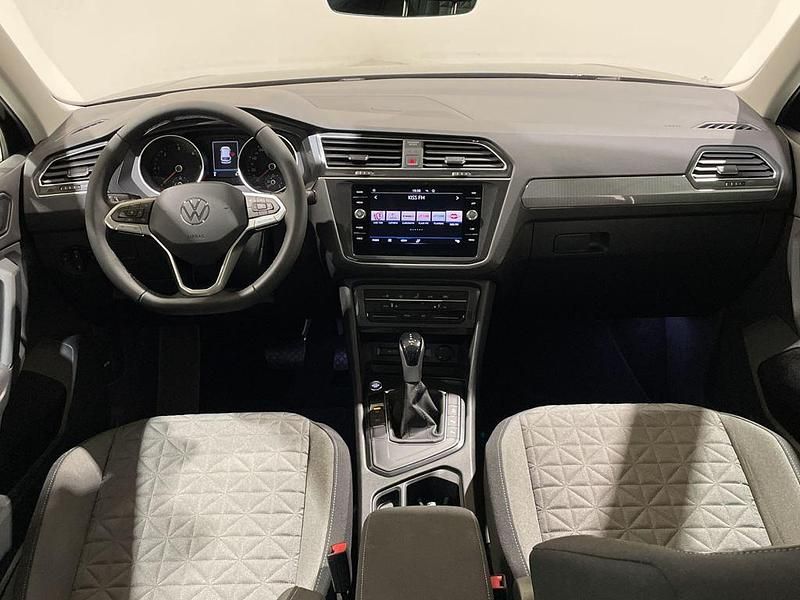 Usado VW Tiguan Life 150 CV (110 kW) 2023 Negro SUV