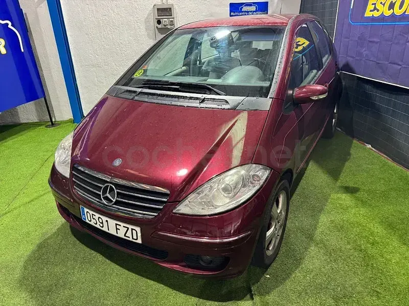 Usado Mercedes A180 Avantgarde 109 CV (80 kW) 2008 Granate Monovolumen