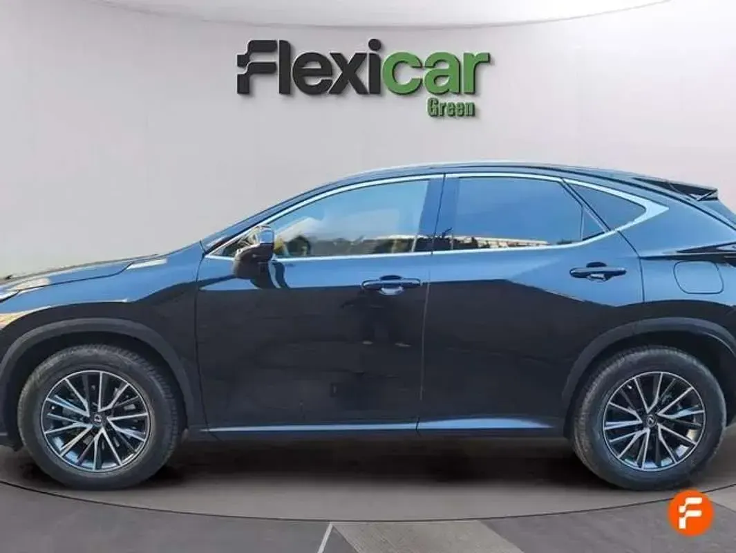 Usado Lexus NX300h Executive Line 242 CV (177 kW) 2022 Negro SUV