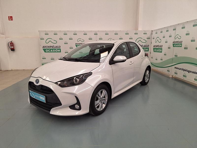 Usado Toyota Yaris Hybrid Edition 116 CV (85 kW) 2021 Blanco Berlina