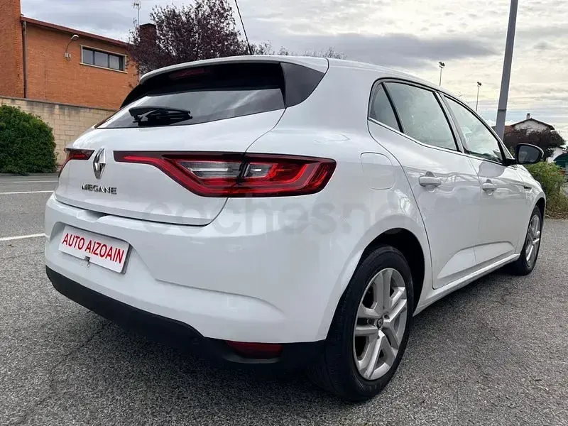 Usado Renault Mégane IV Business 95 CV (69 kW) 2020 Blanco Berlina