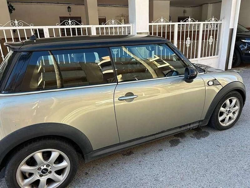 Usado Mini Cooper 120 CV (88 kW) 2007 Amarillo Utilitario