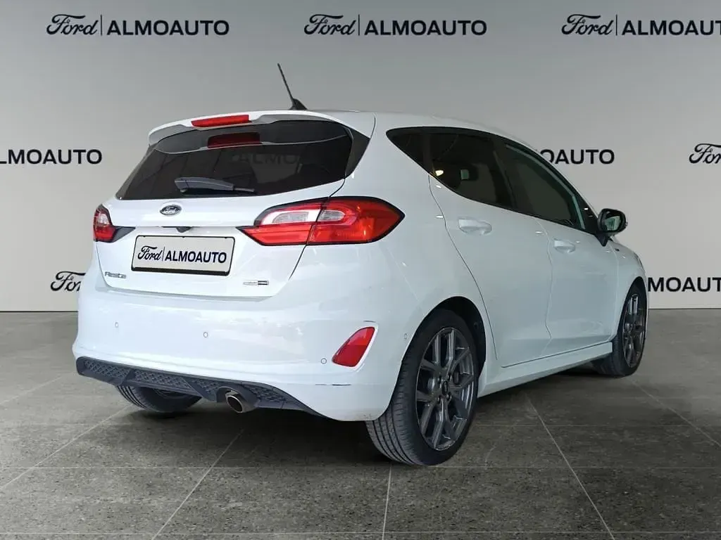 Usado Ford Fiesta ST-Line 125 CV (91 kW) 2023 Blanco Utilitario