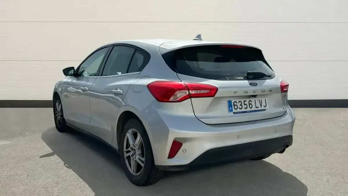 Usado Ford Focus Trend+ 125 HP (91 kW) 2021 Cinzento