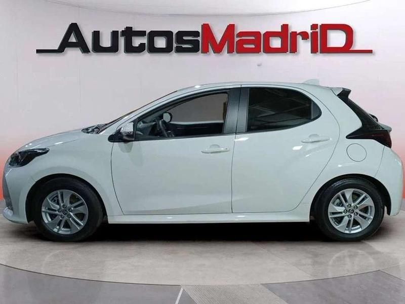 Usado Toyota Yaris Hybrid Active 116 CV (85 kW) 2022 Blanco Utilitario