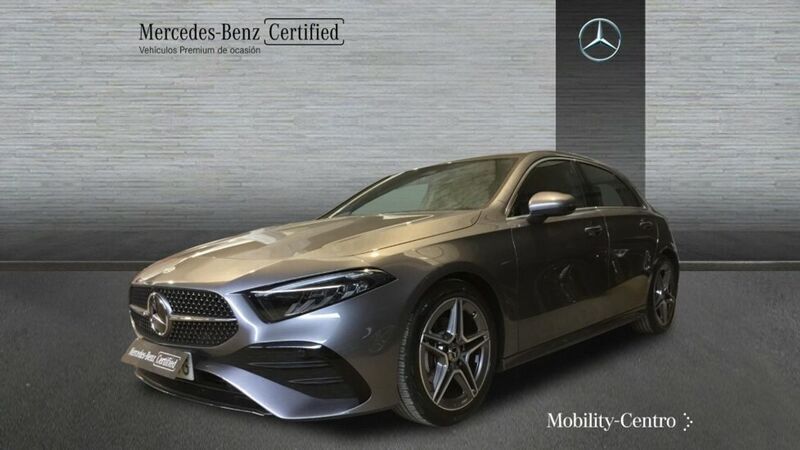 Gris Usado 2024 Mercedes A180 Utilitario | 32.900 € (Un poco caro) - Imagen 1/4
