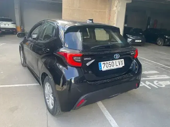 Usado Toyota Yaris Active 115 CV (84 kW) 2022 Negro Utilitario