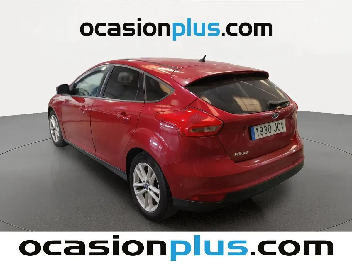 Usado Ford Focus Trend+ 116 CV (85 kW) 2015 Rojo Utilitario