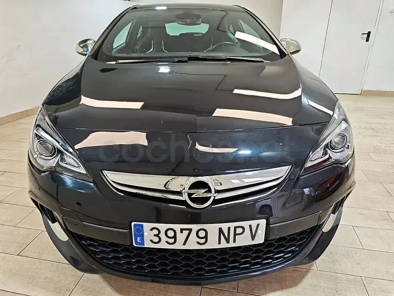Usado Opel Astra GTC OPC 280 CV (205 kW) 2012 Negro Berlina