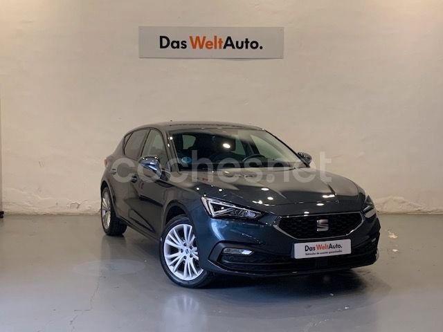 Gris / plata Usado 2024 Seat Leon Style Berlina | 23.900 € - Imagen 1/4
