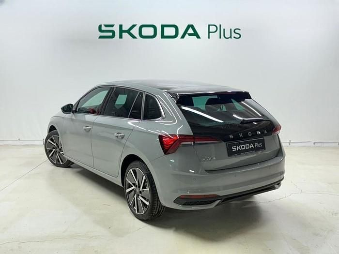 Usado Skoda Scala 150 CV (110 kW) 2025 Gris Utilitario
