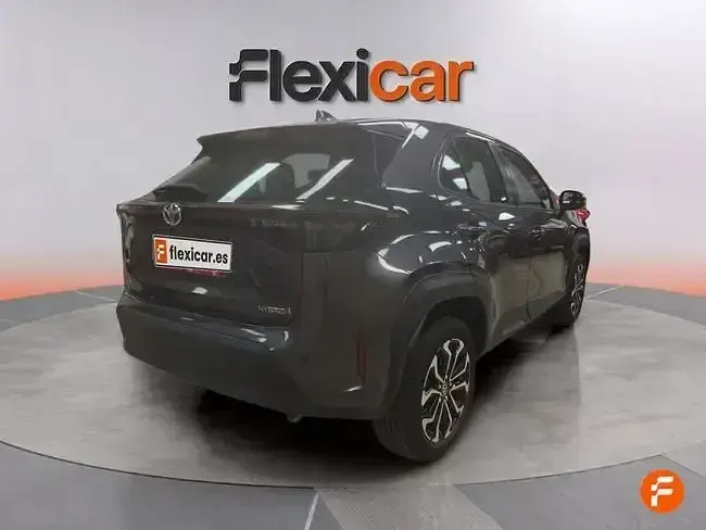 Usado Toyota Yaris Active 116 CV (85 kW) 2022 Gris Utilitario